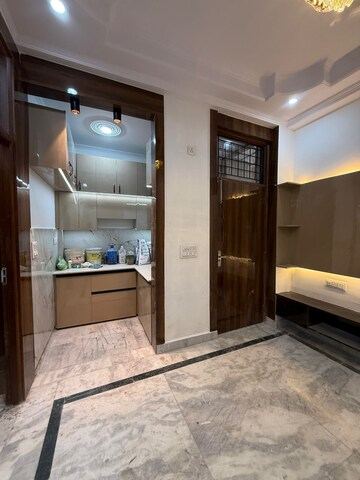 Room in 2 BHK Builder Floor at Vaishali Sector 3 – for Rent