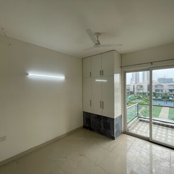 Room in 3 BHK Builder Floor at BPTP Amstoria, Sector 102 – for Sale