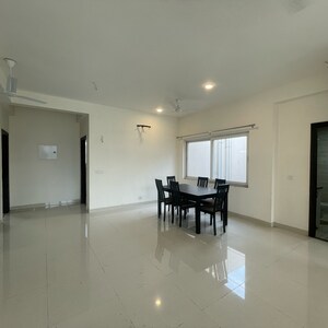 Room in 3 BHK Builder Floor at BPTP Amstoria, Sector 102 – for Sale