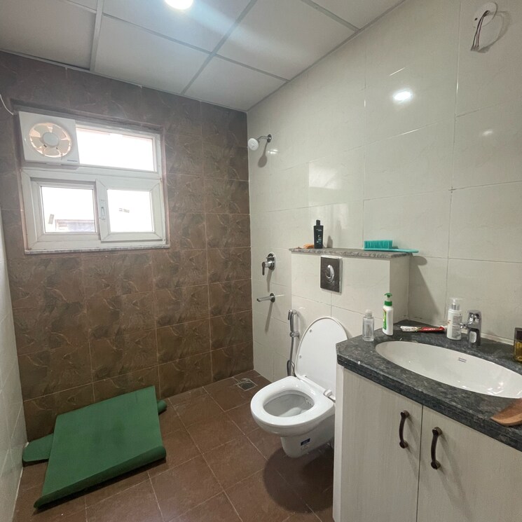 Attached Bathroom, bptp-amstoria 3 Bedroom 2229 Sq.Ft. Builder Floor In Sector 102 Gurgaon 8751341