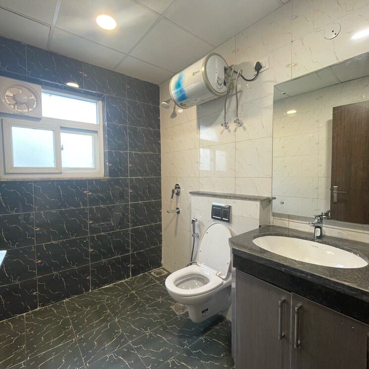 Bathroom, bptp-amstoria 3 Bedroom 2229 Sq.Ft. Builder Floor In Sector 102 Gurgaon 8751341