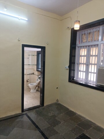 Room in 1 BHK Apartment at Ravi Krupa, Matunga East – for Rent