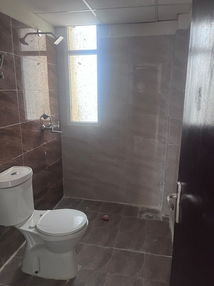 Bathroom, amrapali-crystal-homes 3 Bedroom 1700 Sq.Ft. Apartment In Sector 76 Noida 8751475