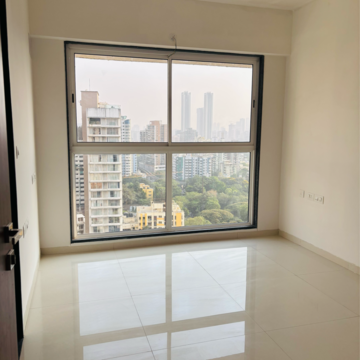 Room in 3 BHK Apartment at Runwal Nirvana, Dhabholkar Wadi – for Rent