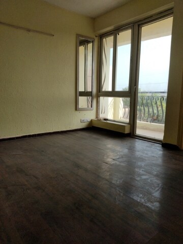 Room in 3.5 BHK Apartment at Sikka Karmic Greens, Sector 78 – for Rent