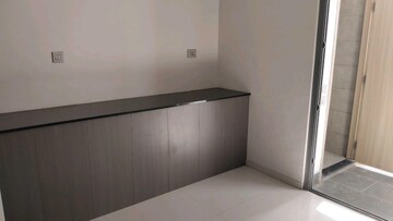 Room in 5 BHK Apartment at Rustomjee Crown, Prabhadevi – for Rent