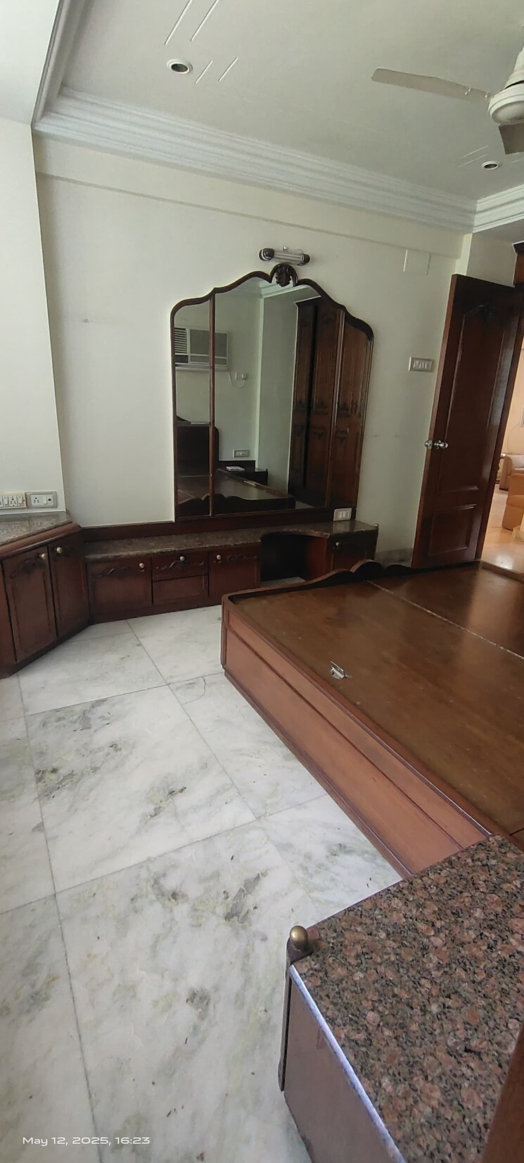 Room, khar west 3 Bedroom 1100 Sq.Ft. Apartment In Khar West Mumbai 8751579
