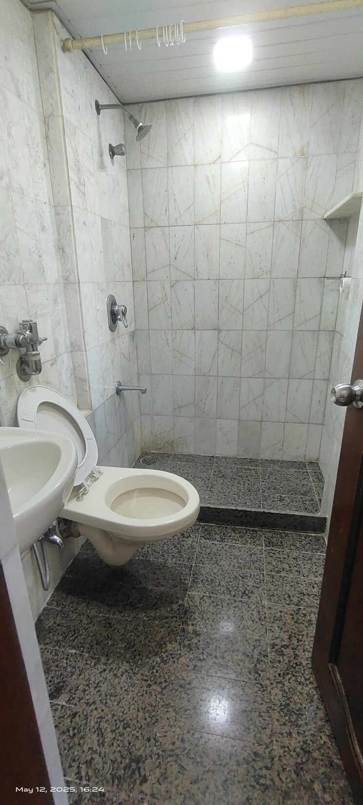 Bathroom, khar west 3 Bedroom 1100 Sq.Ft. Apartment In Khar West Mumbai 8751579