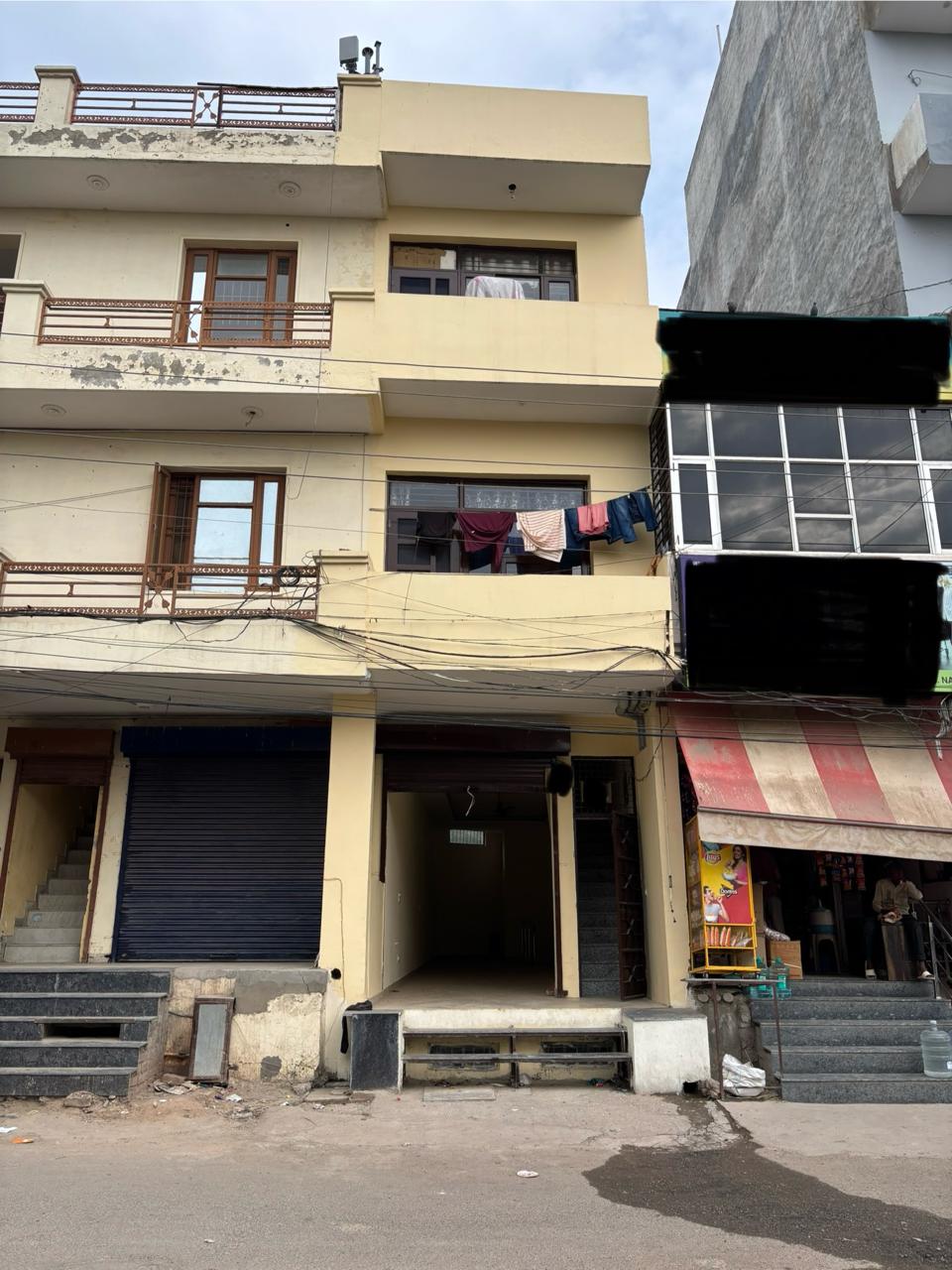 Showroom For Sale in Tdi City