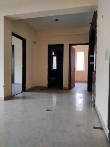 Room in 2.5 BHK Apartment at Sikka Karmic Greens, Sector 78 – for Rent
