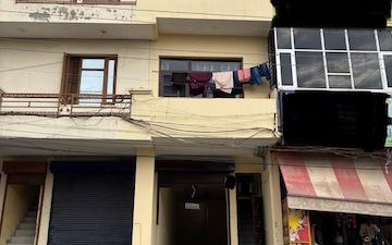 Showroom For Sale in Sector 111