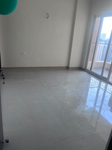 Room in 3 BHK Apartment at Amrapali Crystal Homes, Sector 76 – for Rent