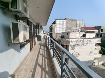 Balcony in 4 BHK Builder Floor at Uday Arden 45, Sector 45 – for Rent