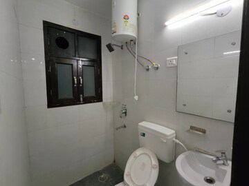 Bathroom in 4 BHK Builder Floor at Uday Arden 45, Sector 45 – for Rent