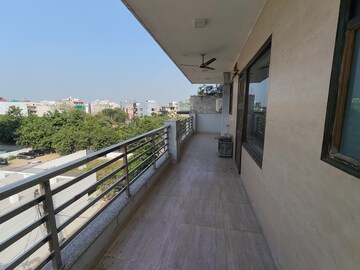 Balcony in 4 BHK Builder Floor at Uday Arden 45, Sector 45 – for Rent