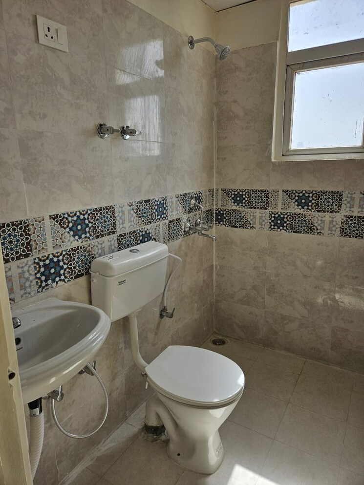 Bathroom, signature-global-prime 2 Bedroom 834 Sq.Ft. Apartment In Sector 63a Gurgaon 8751795