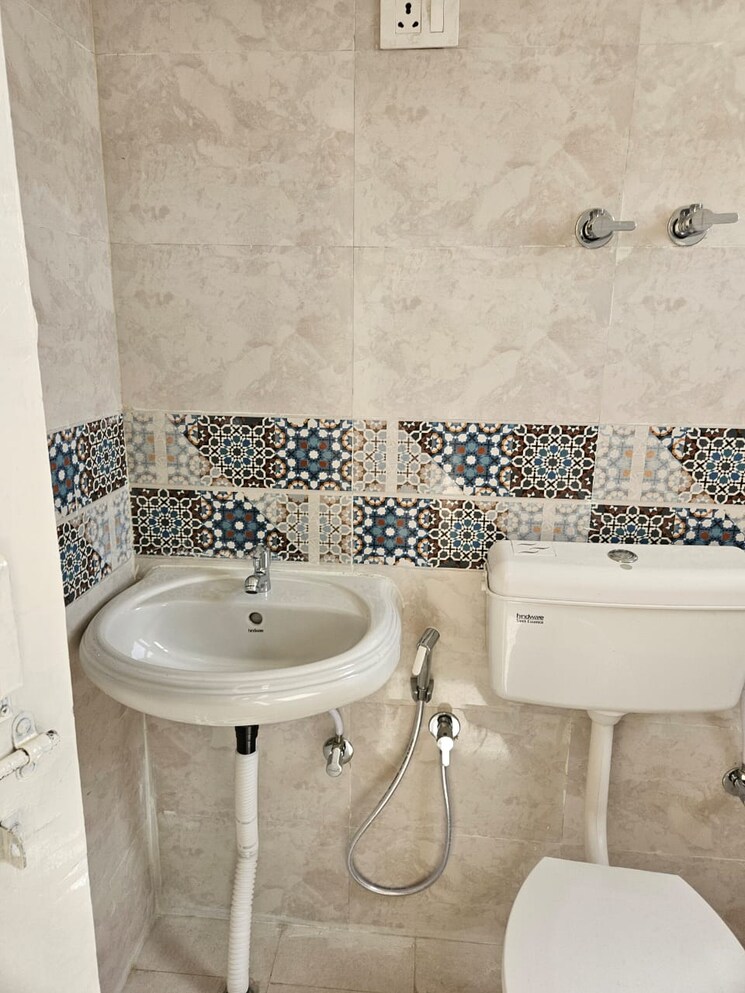 Bathroom, signature-global-prime 2 Bedroom 834 Sq.Ft. Apartment In Sector 63a Gurgaon 8751795