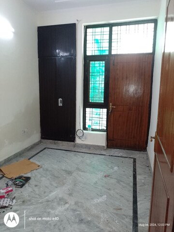Room in 2 BHK Builder Floor at Green Fields Colony – for Rent