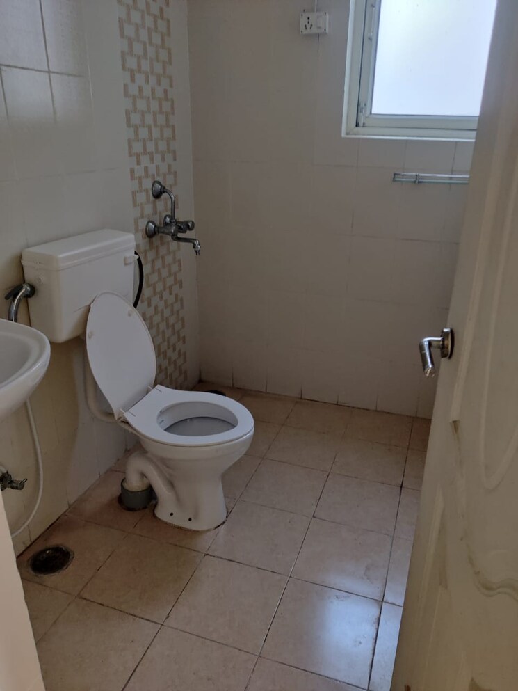 Bathroom, experion-the-heart-song 3 Bedroom 2003 Sq.Ft. Apartment In Sector 108 Gurgaon 8751861