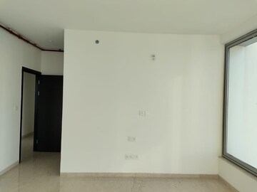 Room in 3 BHK Apartment at Oberoi Realty Esquire, Goregaon East – for Rent