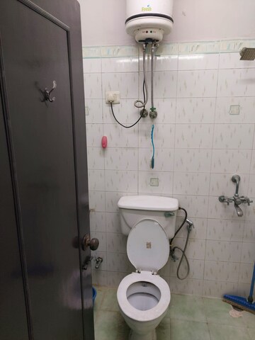 Bathroom in 3.5 BHK Builder Floor at Ardee Mall, Sector 52 – for Rent