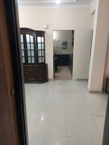 Room in 3.5 BHK Builder Floor at Ardee Mall, Sector 52 – for Rent