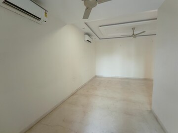 Room in 3 BHK Builder Floor at Uday Arden 45, Sector 45 – for Rent