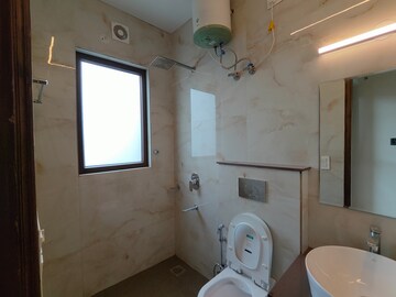 Bathroom in 3 BHK Builder Floor at Uday Arden 45, Sector 45 – for Rent