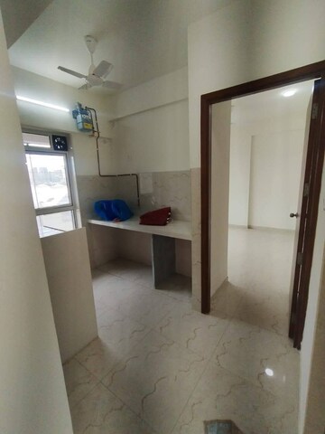 Room in 1 BHK Apartment at JP Eminence, Andheri West – for Rent