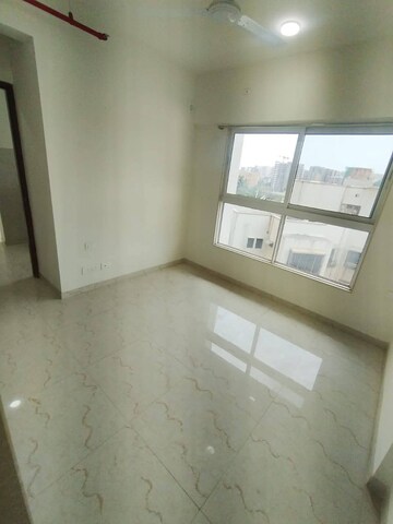Room in 1 BHK Apartment at JP Eminence, Andheri West – for Rent
