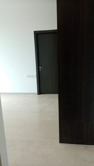Room in 4 BHK Apartment at Oberoi Sky City, Borivali East – for Rent
