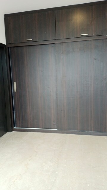 Room in 4 BHK Apartment at Oberoi Sky City, Borivali East – for Rent