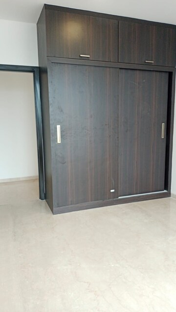 Room in 4 BHK Apartment at Oberoi Sky City, Borivali East – for Rent