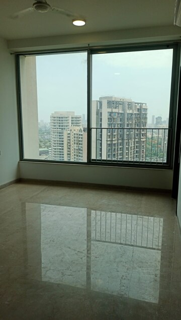 Room in 4 BHK Apartment at Oberoi Sky City, Borivali East – for Rent