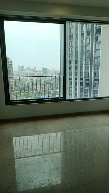 Room in 4 BHK Apartment at Oberoi Sky City, Borivali East – for Rent