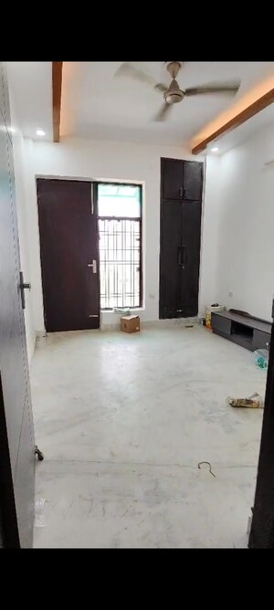 Room in 3 BHK Builder Floor at Sharma Homes 1, Sector 37 – for Sale