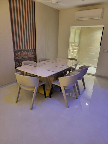 Team Area in 5 BHK Apartment at Mittal Phoenix Towers, Lower Parel – for Sale