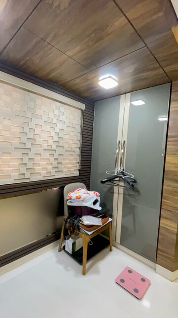Furnished Amenities in 2 BHK Apartment at Andheri West – for Rent