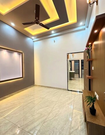 Room in 3.5 BHK Builder Floor at Sector 37 – for Rent