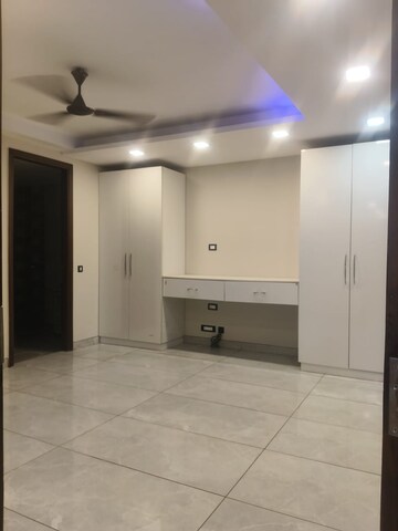 Room in 2 BHK Builder Floor at Unitech Arcadia, South City 2 – for Rent