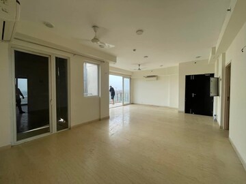 Room in 4 BHK Apartment at Conscient Heritage Max, Sector 102 – for Rent