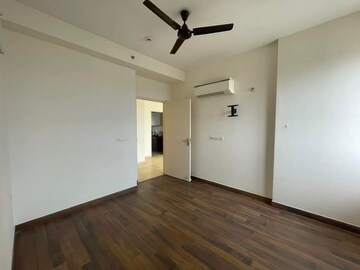 Room in 4 BHK Apartment at Conscient Heritage Max, Sector 102 – for Rent