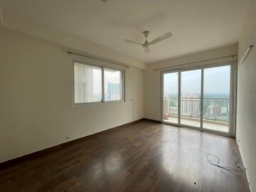 Room in 4 BHK Apartment at Conscient Heritage Max, Sector 102 – for Rent
