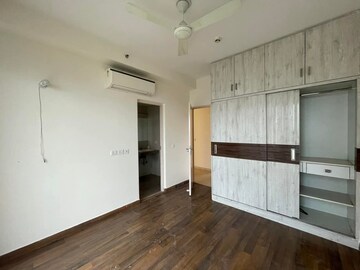 Room in 4 BHK Apartment at Conscient Heritage Max, Sector 102 – for Rent