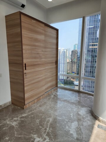 Room in 4 BHK Apartment at Rustomjee Crown, Prabhadevi – for Rent
