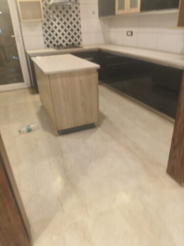 Kitchen in 2 BHK Builder Floor at Unitech Arcadia, South City 2 – for Rent