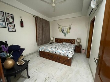 Living Room in 3 BHK Builder Floor at Surya CGHS, Sector 43 – for Rent