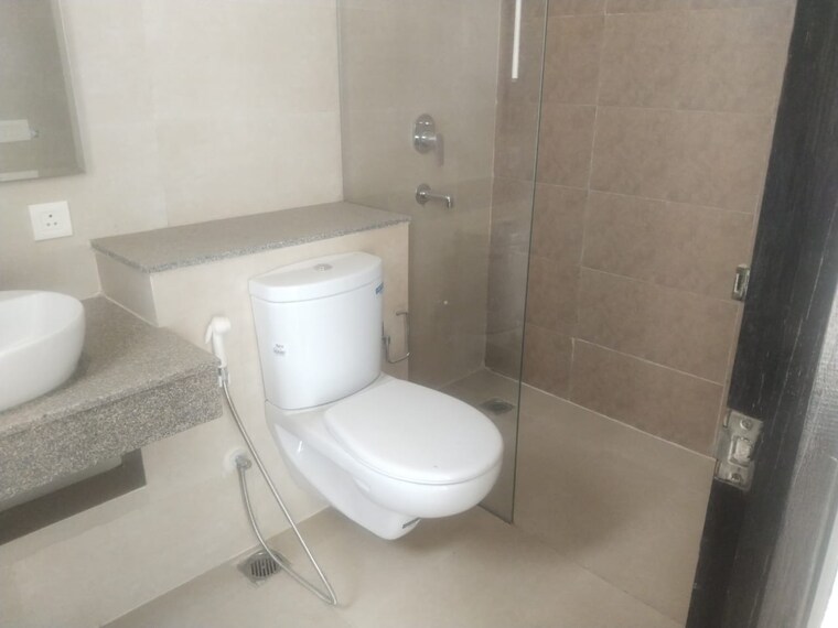 Bathroom, indiabulls-enigma 4 Bedroom 3400 Sq.Ft. Apartment In Sector 110 Gurgaon 8752288
