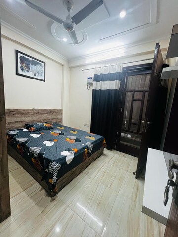 Bedroom in 2 BHK Builder Floor at Gupta Awas, Sector 43 – for Rent