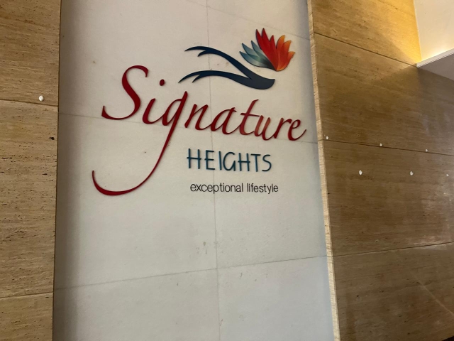 2 BHK 1050 Sq.Ft. Apartment in Pyramid I Signature Height